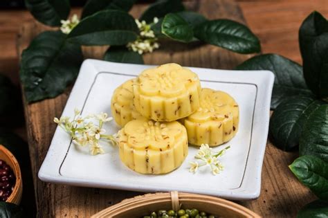 Premium Photo | Traditional gourmet osmanthus cake