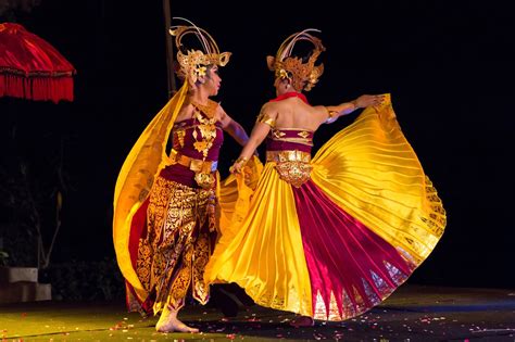 WISATA DAN BUDAYA INDONESIA: SENI TARI INDONESIAN