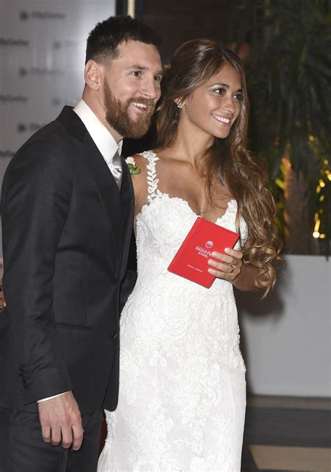 Lionel Messi and Wife Antonella Roccuzzo - Wedding Reception in ...