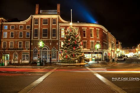 On Black: It's Christmas in Portsmouth by Philip Case Cohen [Large]