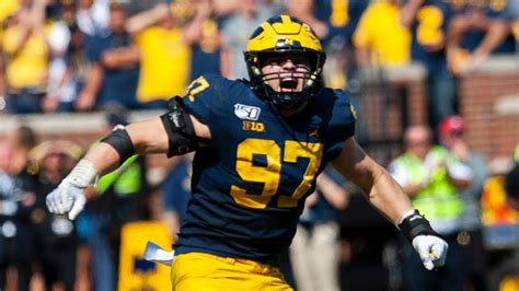 Michigan's Aidan Hutchinson is Big Ten Defensive Player of the Week