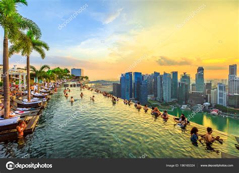 Infinity Pool Singapore – Stock Editorial Photo © bennymarty #196165324