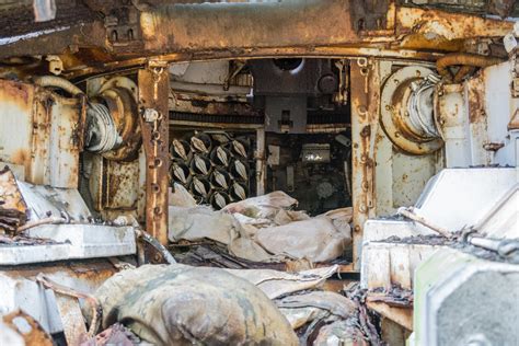 Interior of an abandoned Taiwanese M48 Patton [OC][4000x2667] : r ...