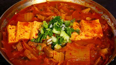 Kimchi stew (Kimchi-jjigae) recipe by Maangchi