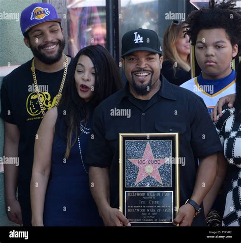 Ice cube family los angeles hi-res stock photography and images - Alamy