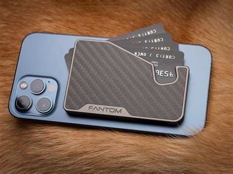 Fantom C iPhone MagSafe wallet has an all-aluminum chassis that fans ...