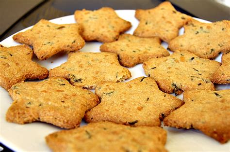 Cheese & Herb Crackers - Divalicious Recipes