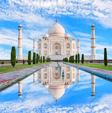 Amazing View on the Taj Mahal in Sun Light with Reflection in Wa Stock ...