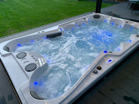 BRAND NEW I-SENSE GRANDE 10 PERSON HOT TUB LUXURY SPA *QUICK DELIVERY ...