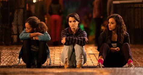 Netflix's "Trinkets" Releases First Trailer for YA Drama About ...