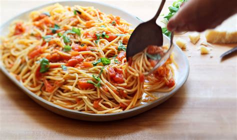 Spaghetti With Fresh Tomato and Basil Sauce Recipe - NYT Cooking