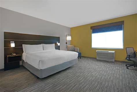 Holiday Inn Express & Suites Milwaukee - Brookfield, an IHG Hotel ...