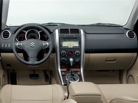 2013 Suzuki Grand Vitara: 8 Interior Photos | U.S. News