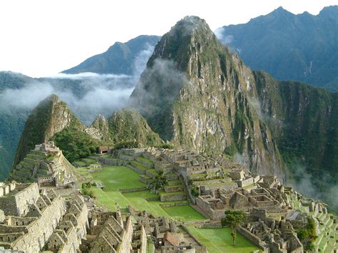 File:Peru Machu Picchu Sunrise 2.jpg - Wikimedia Commons