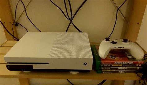 Selling my Xbox One S 500gb %28excellent condition%29. Comes with play ...