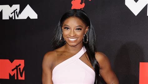 Simone Biles Reveals Bohemian Box Braids in Latest Selfie — See Photo ...