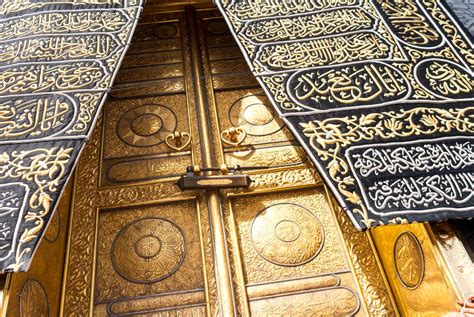 Kiswa, the amazing history behind covering of Holy Kaaba