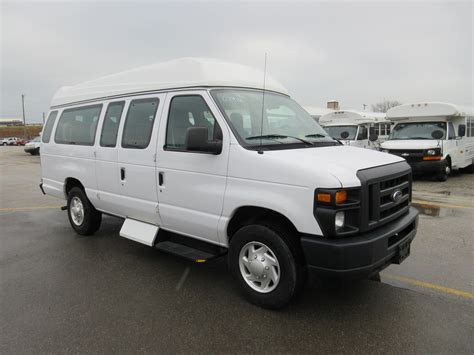 2013 E-250 Ford 11 Passenger Van