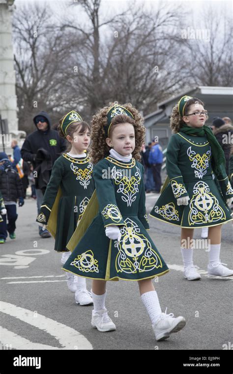 Irish dancers hi-res stock photography and images - Alamy