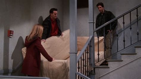 Friends: The 'Pivot' Blooper That Would Have Made The Iconic Scene Even ...