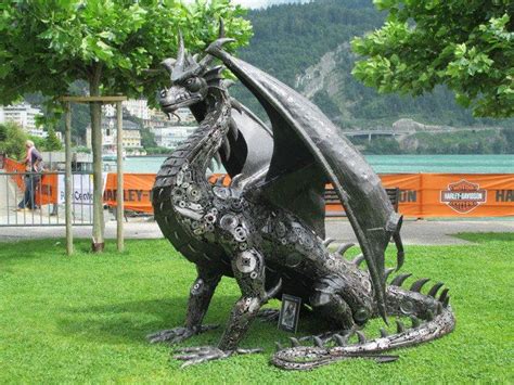 Scrap metal dragon | Dragon sculpture, Dragon statue, Metal yard art