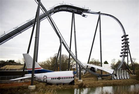 The Swarm: UK's Only Wing Rollercoaster | Thorpe Park | Thorpe park ...