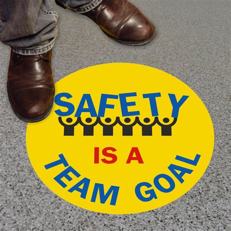 Yellow Round Floor Safety Signs at Rs 80/piece in Noida | ID: 18799602448