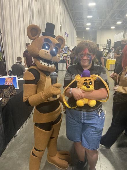 Pic of me (crying child) and a freddy cosplayer for FanX 2021. It was ...