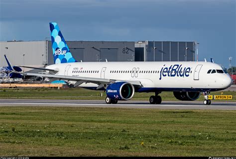 N2016J JetBlue Airways Airbus A321-271NX Photo by Dirk Grothe | ID ...