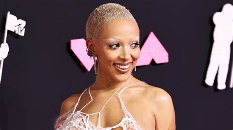 Doja Cat’s New Head Tattoo Was on Full Display at the VMAs 2023 — See ...