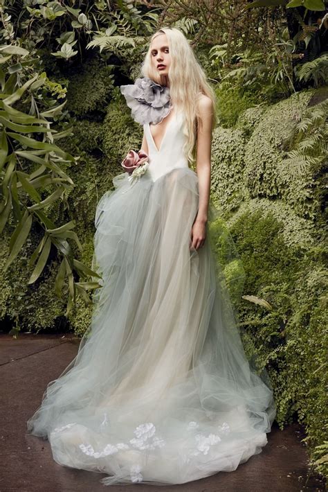 Vera Wang Spring 2020 Bridal Collection | LES FAÇONS