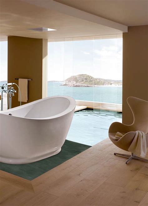 10 Luxury Bathtubs with an Astonishing View