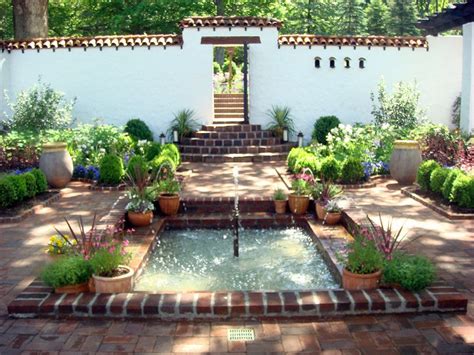 13+ Spanish Courtyard Garden Design, New!