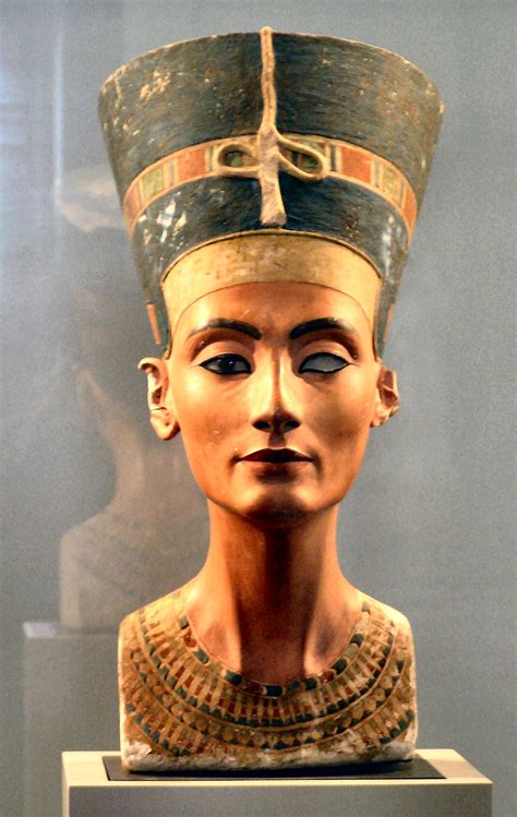 File:Nefertiti altes Museum1.jpg