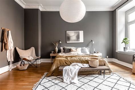 Dark grey bedroom with warm accents - COCO LAPINE DESIGNCOCO LAPINE DESIGN