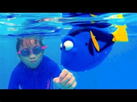 Finding Nemo Dory Swimming