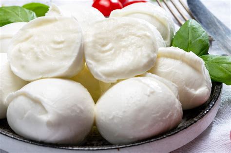 Homemade Mozzarella Cheese - It's Just That Easy!