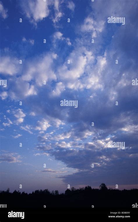 Altostratus cloud hi-res stock photography and images - Alamy