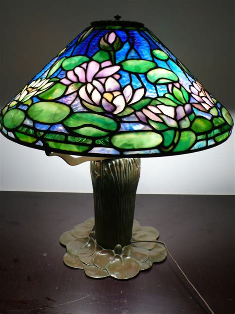 Tiffany stained glass lamps - 10 reasons to buy - Warisan Lighting