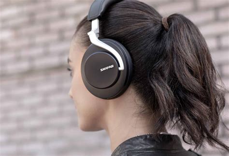 15 Best over-ear Noise Cancelling Headphones 2021