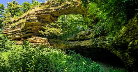 Hiking Natural Bridge State Park