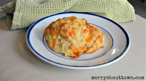 Deliciously Simple Garlic Cheese Biscuits - Merry About Town