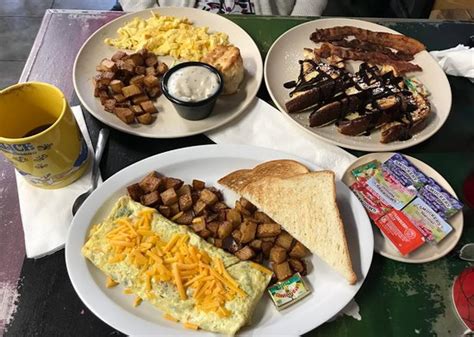 Highest-rated breakfast restaurants in Lansing, according to ...