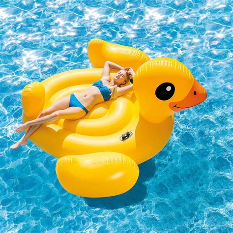 20 Pool Floats for a Weekend of Summer Fun | Inflatable pool floats ...