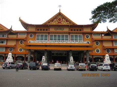 File:Vihara Maha Maitreya (Buddhist Temple, The Biggest Temple in ...