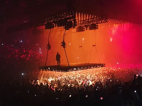 Kanye West’s Saint Pablo Tour Hits Golden 1 Center • Nov. 19, 2016 ...