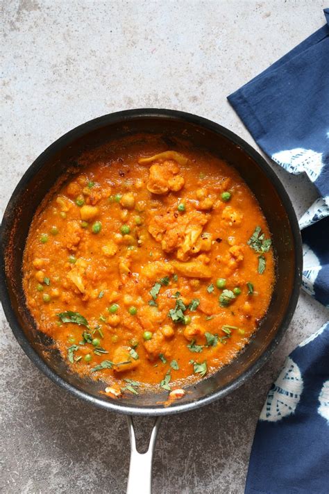 Coconut Korma Sauce with Cauliflower, Potato, Chickpeas. Veggie Kurma ...