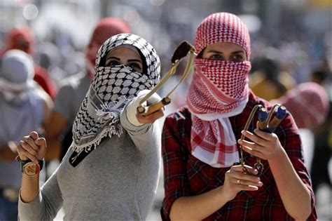 Le keffieh palestinien : des prêtres sumériens au symbole de résistance ...