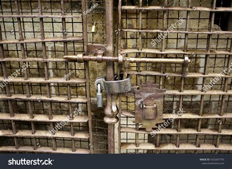 Dungeon Jail Door Prison Prison Confinement Stock Photo 1632697795 ...