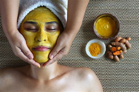 Homemade mask for dull skin: Ayurvedic turmeric face mask